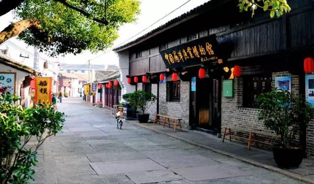逃离古老的乡村房子
